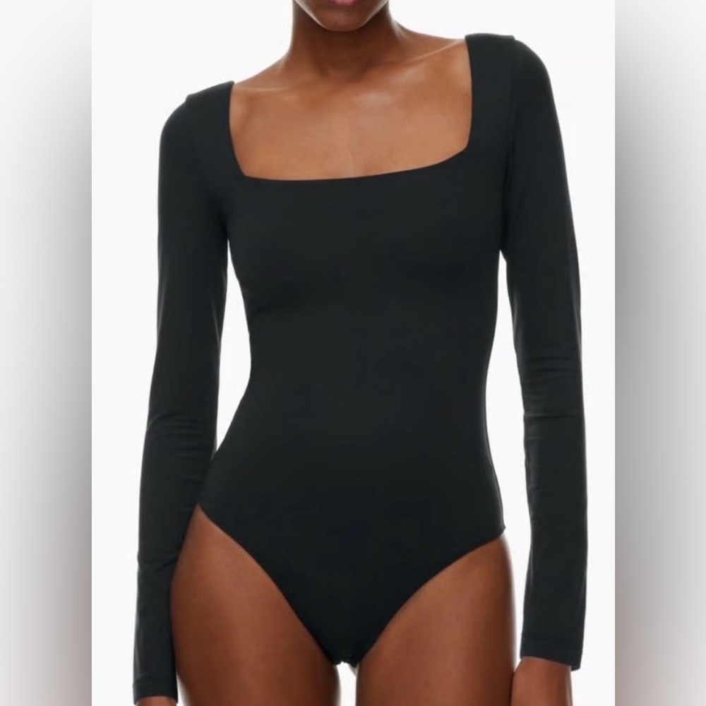 BABATON - Elegant Black Long Sleeve Bodysuit